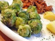 Kräuterseitlinge, Rosenkohl, Kartoffel - und Petersilienwurzelpüree an dunkler Soße - Rezept