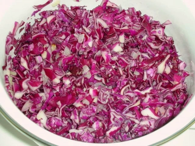 Rotkrautsuppe mit karamellisierten Maronen und Sesam-Sternchen - Rezept - Bild Nr. 5