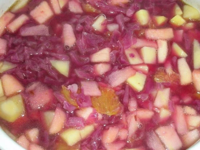 Rotkrautsuppe mit karamellisierten Maronen und Sesam-Sternchen - Rezept - Bild Nr. 9