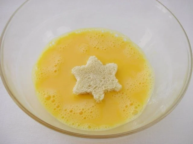 Rotkrautsuppe mit karamellisierten Maronen und Sesam-Sternchen - Rezept - Bild Nr. 11