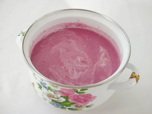 Rotkrautsuppe mit karamellisierten Maronen und Sesam-Sternchen - Rezept - Bild Nr. 13