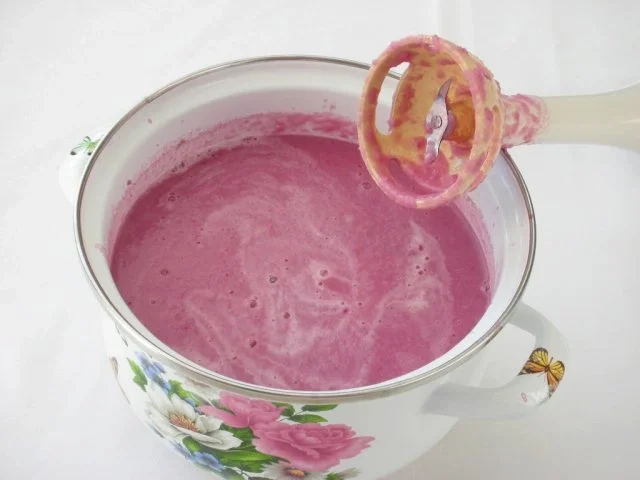 Rotkrautsuppe mit karamellisierten Maronen und Sesam-Sternchen - Rezept - Bild Nr. 14