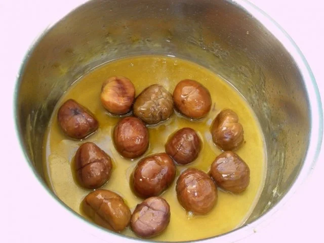 Rotkrautsuppe mit karamellisierten Maronen und Sesam-Sternchen - Rezept - Bild Nr. 15