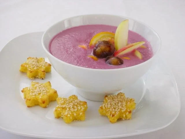 Rotkrautsuppe mit karamellisierten Maronen und Sesam-Sternchen - Rezept - Bild Nr. 17