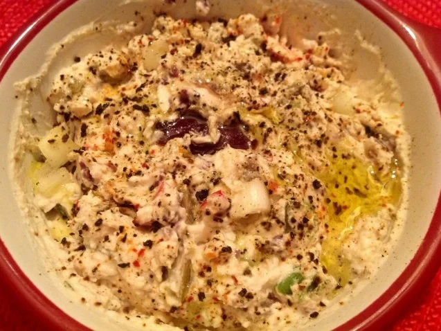 Oliven-Paprika-Käse-Dip - Rezept