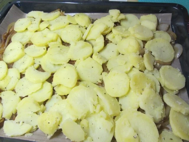 Forelle im Zwiebel-Tomatenbett - Rezept - Bild Nr. 2