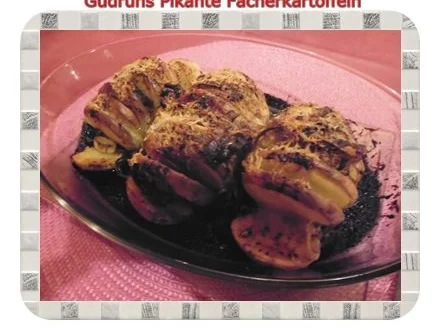 Rezept: Kartoffeln: Gefüllte pikante Fächerkartoffeln Kartoffeln: Gefüllte pikante Fächerkartoffeln - Rezept