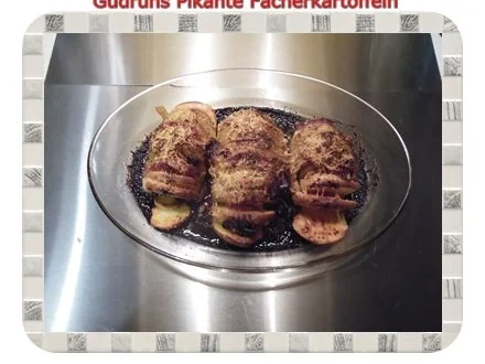 Rezept: Kartoffeln: Gefüllte pikante Fächerkartoffeln Bild Nr. 9 Kartoffeln: Gefüllte pikante Fächerkartoffeln - Rezept - Bild Nr. 9