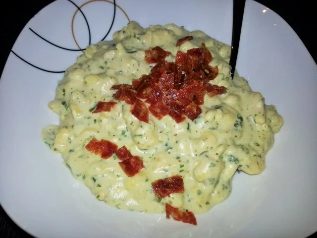 Handgeschabte Spätzle in Käsesoße - Rezept