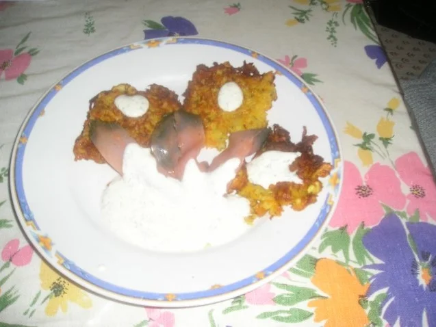 Rezept: Kartoffel-Karottenpuffer mit Räucherlachs Kartoffel-Karottenpuffer mit Räucherlachs - Rezept