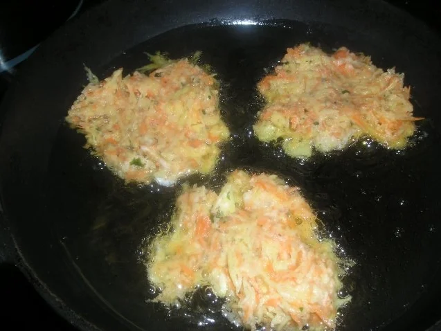 Rezept: Kartoffel-Karottenpuffer mit Räucherlachs Bild Nr. 4 Kartoffel-Karottenpuffer mit Räucherlachs - Rezept - Bild Nr. 4