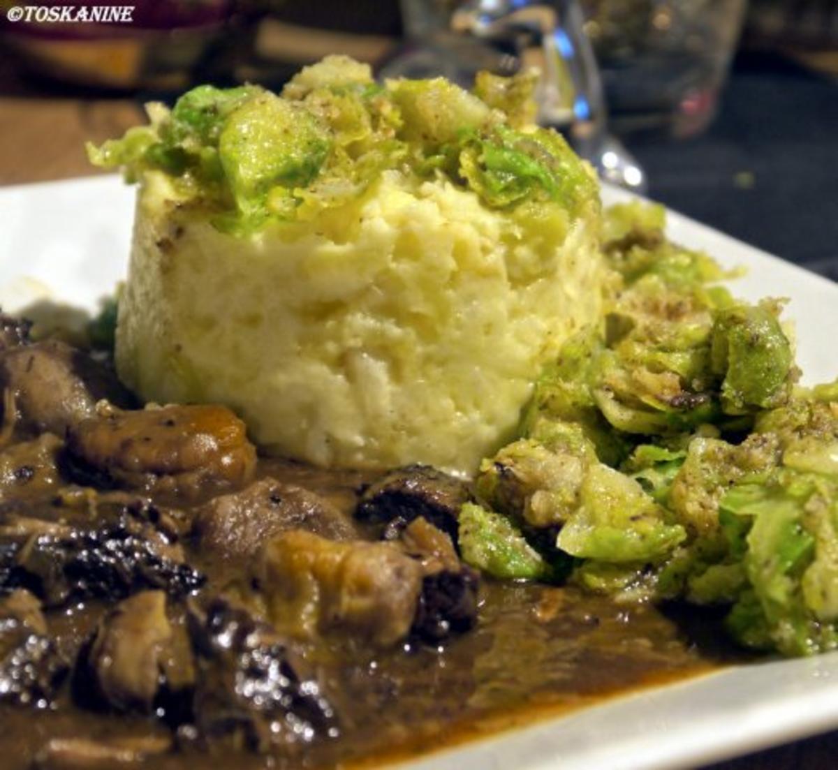 Hirschgulasch mit Maronen, dazu Kartoffel-Sellerie-Stampf und ...
