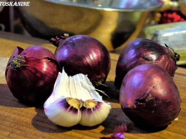 Hirschgulasch mit Maronen, dazu Kartoffel-Sellerie-Stampf und Rosenkohlblättchen - Rezept - Bild Nr. 3