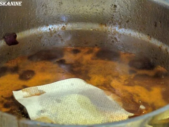 Hirschgulasch mit Maronen, dazu Kartoffel-Sellerie-Stampf und Rosenkohlblättchen - Rezept - Bild Nr. 11