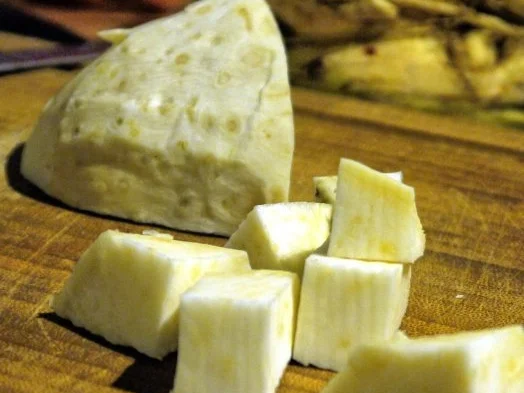 Hirschgulasch mit Maronen, dazu Kartoffel-Sellerie-Stampf und Rosenkohlblättchen - Rezept - Bild Nr. 14