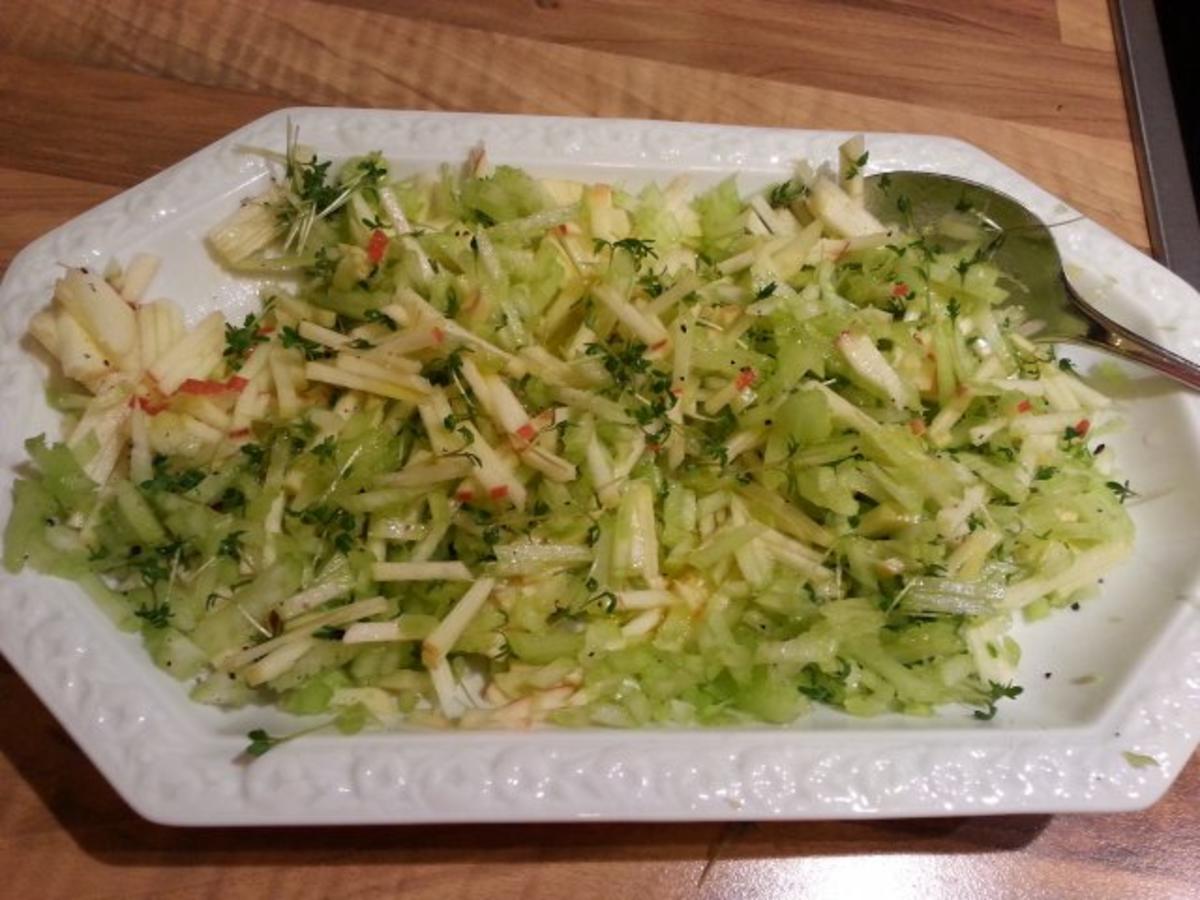 Apfel-Sellerie-Salat mit Kresse - Rezept - kochbar.de