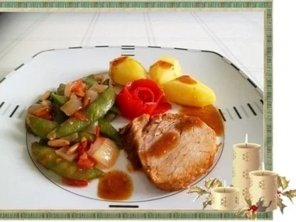 Rezept: Kalbsbraten mit Mini Knackerbsen und tournierten Kartoffeln dazu Kalbsbraten mit Mini Knackerbsen und tournierten Kartoffeln dazu - Rezept