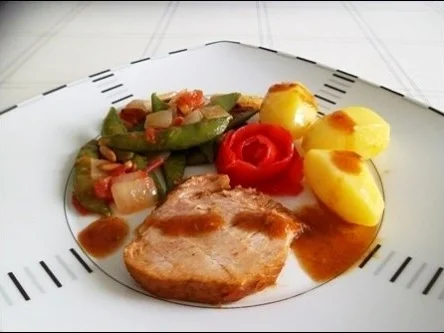 Rezept: Kalbsbraten mit Mini Knackerbsen und tournierten Kartoffeln dazu Bild Nr. 2 Kalbsbraten mit Mini Knackerbsen und tournierten Kartoffeln dazu - Rezept - Bild Nr. 2