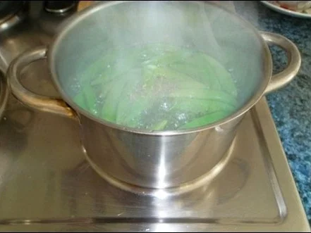 Rezept: Kalbsbraten mit Mini Knackerbsen und tournierten Kartoffeln dazu Bild Nr. 5 Kalbsbraten mit Mini Knackerbsen und tournierten Kartoffeln dazu - Rezept - Bild Nr. 5