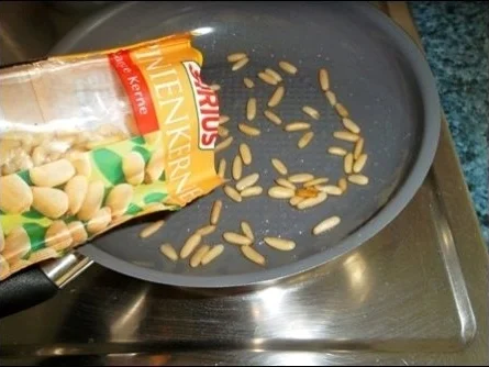 Rezept: Kalbsbraten mit Mini Knackerbsen und tournierten Kartoffeln dazu Bild Nr. 6 Kalbsbraten mit Mini Knackerbsen und tournierten Kartoffeln dazu - Rezept - Bild Nr. 6