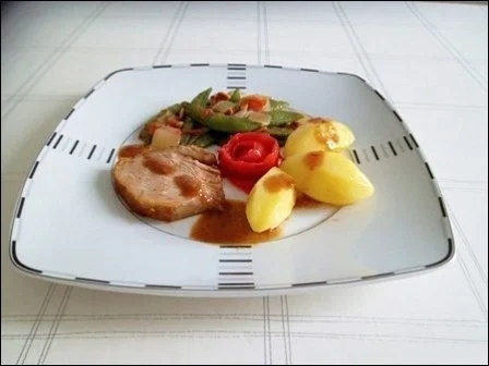 Rezept: Kalbsbraten mit Mini Knackerbsen und tournierten Kartoffeln dazu Bild Nr. 18 Kalbsbraten mit Mini Knackerbsen und tournierten Kartoffeln dazu - Rezept - Bild Nr. 18