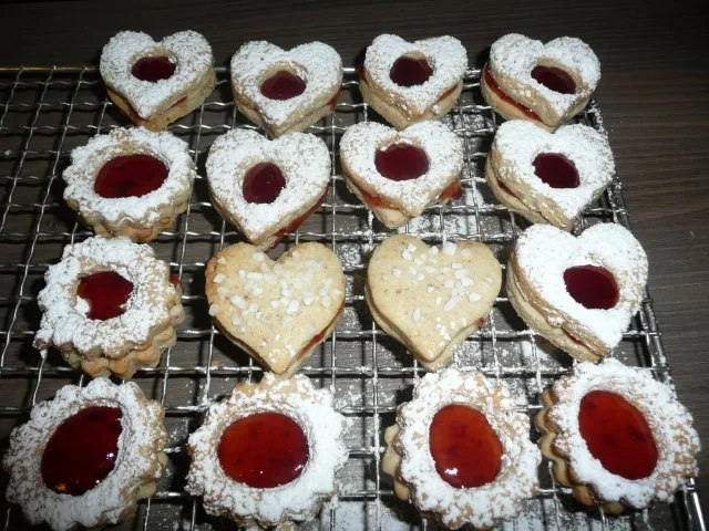 Rezept: Weihnachtsgebäck : Gefüllte Walnuss - Herzen ! ! Weihnachtsgebäck : Gefüllte Walnuss - Herzen ! ! - Rezept