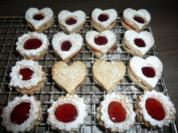 Rezept: Weihnachtsgebäck : Gefüllte Walnuss -  Herzen ! ! Weihnachtsgebäck : Gefüllte Walnuss -  Herzen ! ! - Rezept