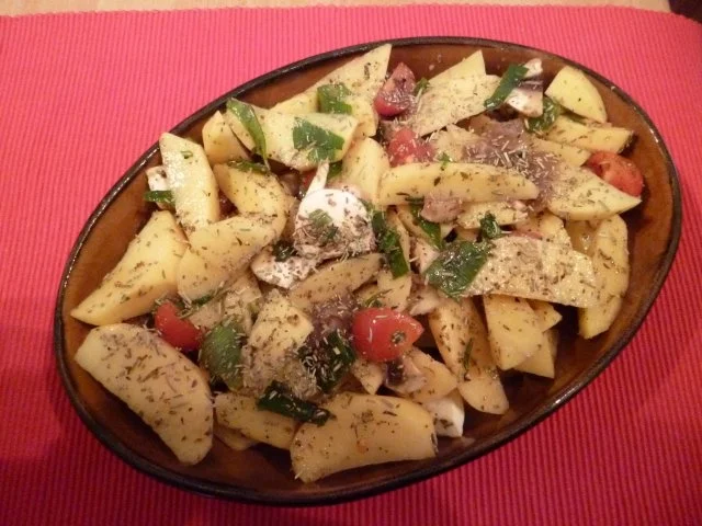 Backkartoffeln mit Tomaten und Lauchzwiebeln - Rezept