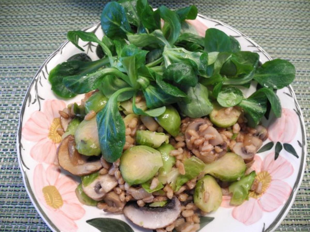 Rosenkohl - Dinkel - Pfanne mit braunen Champignons - Rezept - Bild Nr. 3