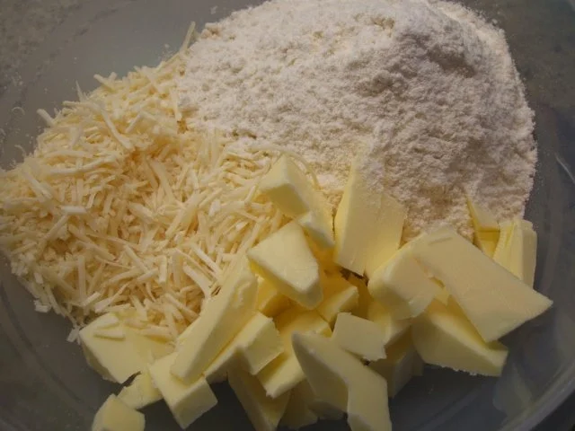 Pikantes Backen: Parmesanplätzchen "Dreielerlei" - Rezept - Bild Nr. 3