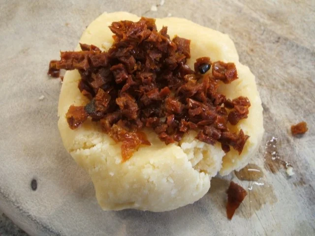 Pikantes Backen: Parmesanplätzchen "Dreielerlei" - Rezept - Bild Nr. 6