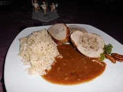 Schweinefilet mit Pecanuss-Reis-Füllung>> - Rezept