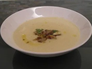 Selleriecremesuppe mit Steinpilzen - Rezept