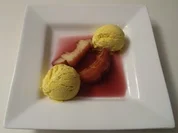 Kydoni - Quitten in Rotwein dazu Vanille-Eis - Rezept