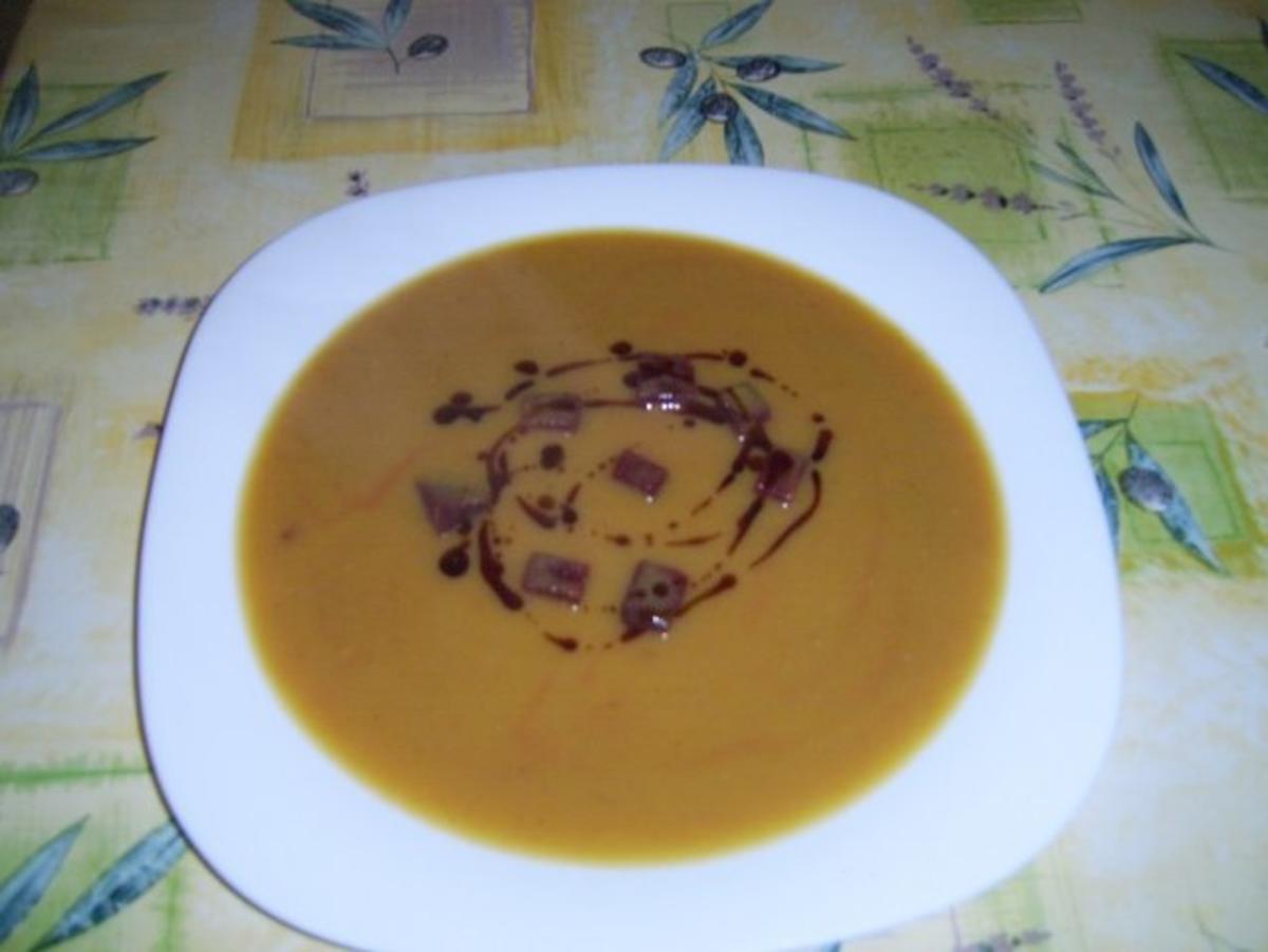 Kürbiscremsuppe mit Roten Rüben - Rezept