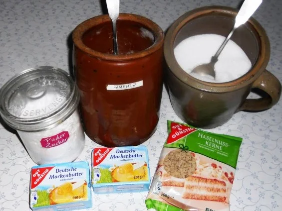 Rezept: "Oma - Friede`s" - Leckere "Weihnachts - Haselnußhörnchen".......(Rzpt. um 1960) Bild Nr. 2 "Oma - Friede`s" - Leckere "Weihnachts - Haselnußhörnchen".......(Rzpt. um 1960) - Rezept - Bild Nr. 2