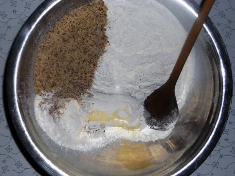 Rezept: "Oma - Friede`s" - Leckere "Weihnachts - Haselnußhörnchen".......(Rzpt. um 1960) Bild Nr. 3 "Oma - Friede`s" - Leckere "Weihnachts - Haselnußhörnchen".......(Rzpt. um 1960) - Rezept - Bild Nr. 3