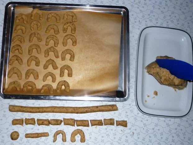 Rezept: "Oma - Friede`s" - Leckere "Weihnachts - Haselnußhörnchen".......(Rzpt. um 1960) Bild Nr. 8 "Oma - Friede`s" - Leckere "Weihnachts - Haselnußhörnchen".......(Rzpt. um 1960) - Rezept - Bild Nr. 8