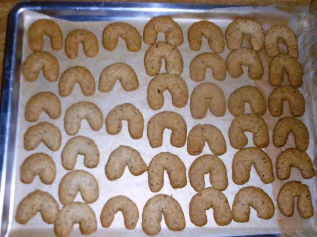 Rezept: "Oma - Friede`s" - Leckere "Weihnachts - Haselnußhörnchen".......(Rzpt. um 1960) Bild Nr. 9 "Oma - Friede`s" - Leckere "Weihnachts - Haselnußhörnchen".......(Rzpt. um 1960) - Rezept - Bild Nr. 9