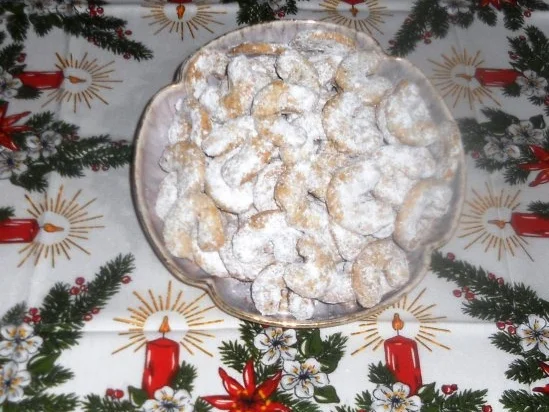 Rezept: "Oma - Friede`s" - Leckere "Weihnachts - Haselnußhörnchen".......(Rzpt. um 1960) "Oma - Friede`s" - Leckere "Weihnachts - Haselnußhörnchen".......(Rzpt. um 1960) - Rezept