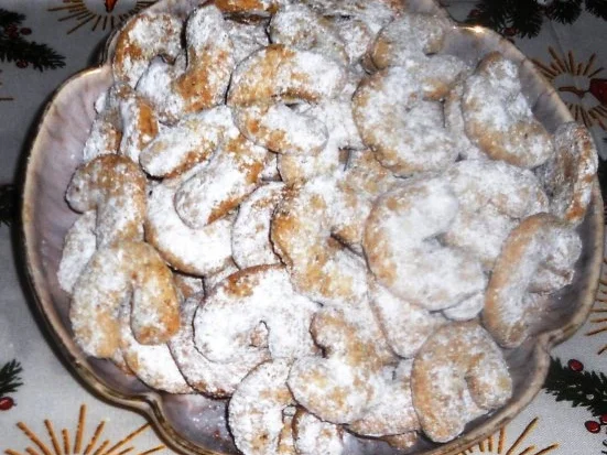 Rezept: "Oma - Friede`s" - Leckere "Weihnachts - Haselnußhörnchen".......(Rzpt. um 1960) Bild Nr. 12 "Oma - Friede`s" - Leckere "Weihnachts - Haselnußhörnchen".......(Rzpt. um 1960) - Rezept - Bild Nr. 12