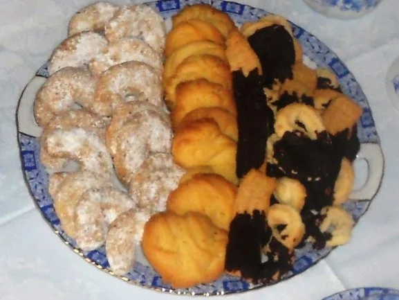 Rezept: "Oma - Friede`s" - Leckere "Weihnachts - Haselnußhörnchen".......(Rzpt. um 1960) Bild Nr. 14 "Oma - Friede`s" - Leckere "Weihnachts - Haselnußhörnchen".......(Rzpt. um 1960) - Rezept - Bild Nr. 14