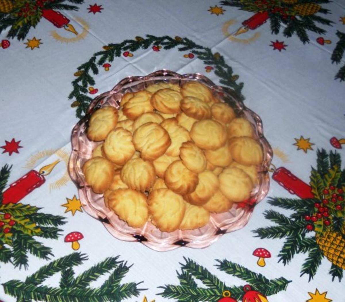 Oma - Friede`s - Feine-Weihnachts-Butterplätzchen - (Rzpt. um 1960) -
Rezept von OSB-Cranz