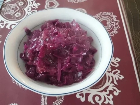 rotkraut-weihnachtlich... köstlich und..passend zur tischdecke-lächel - Rezept