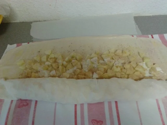 Rezept: Apfelstrudel Bild Nr. 3 Apfelstrudel - Rezept - Bild Nr. 3