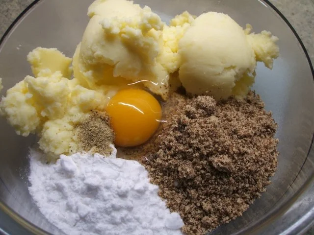 Rezept: Kartoffeln: Kartoffelbällchen mit Nuss Bild Nr. 2 Kartoffeln: Kartoffelbällchen mit Nuss - Rezept - Bild Nr. 2