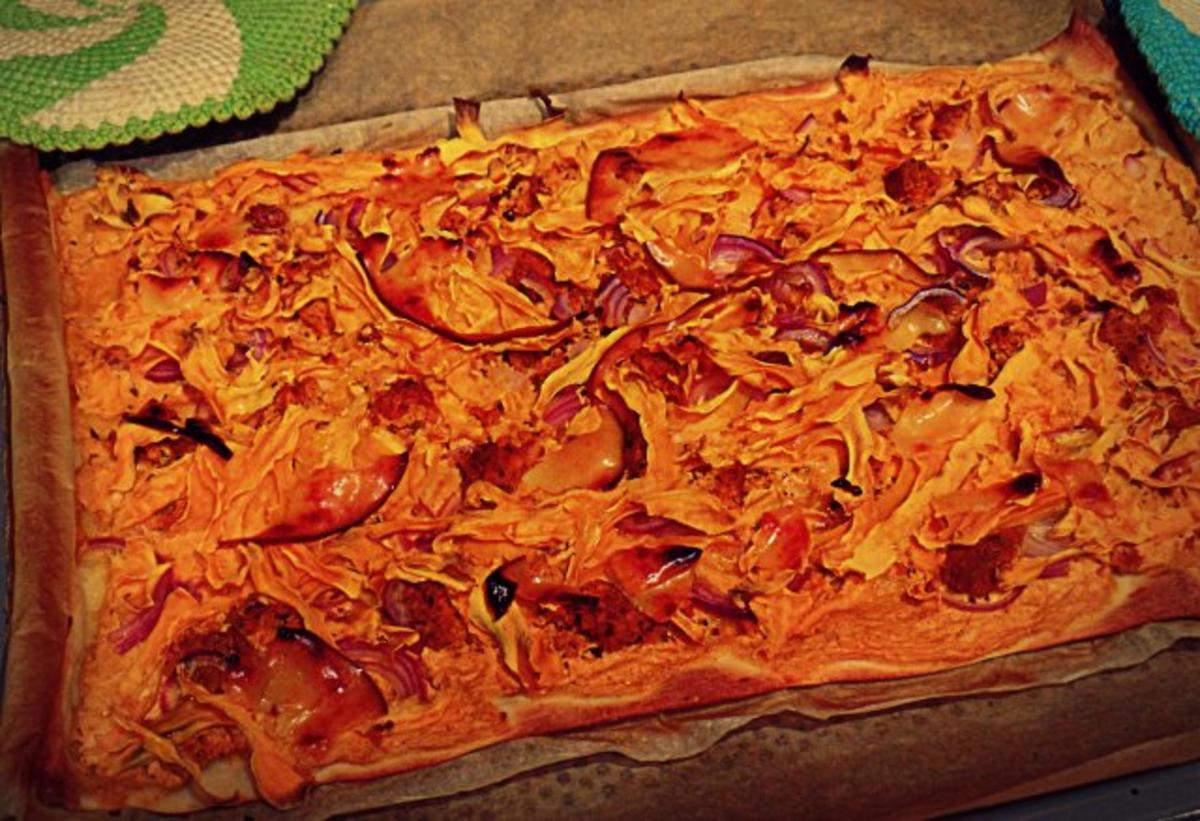 Flammkuchen mit Süßkartoffeln und Harissacreme - Rezept