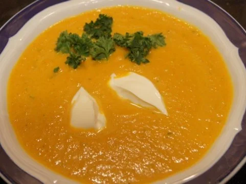 Rezept: Ingwer-Knoblauch-Möhren-Suppe Ingwer-Knoblauch-Möhren-Suppe - Rezept