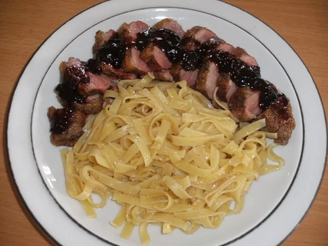 Rezept: Fleisch: Entenbrust mit Preiselbeersauce Fleisch: Entenbrust mit Preiselbeersauce - Rezept