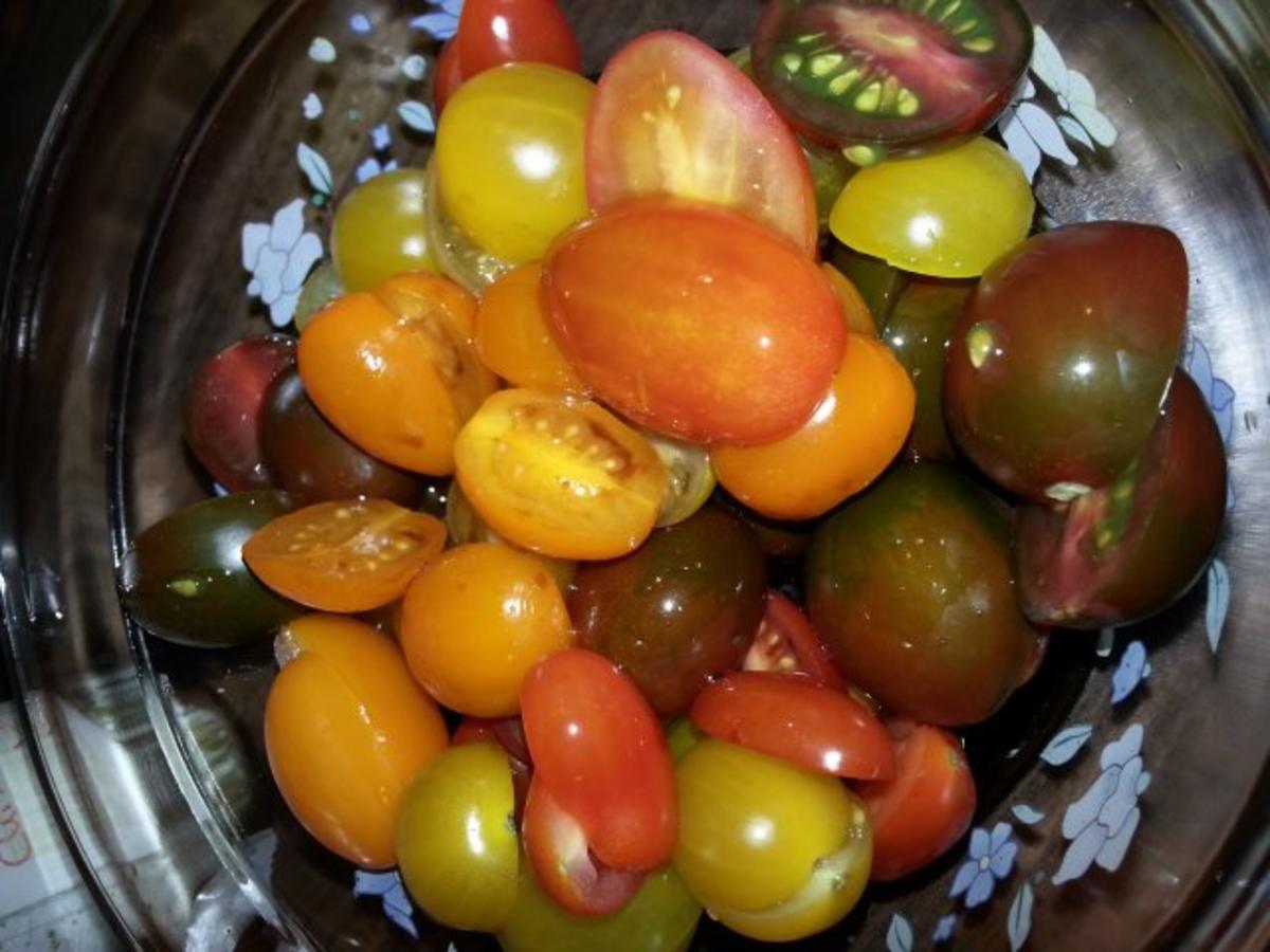 Eingelegter Mozarella an buntem Tomatenbett - Rezept - Bild Nr. 5